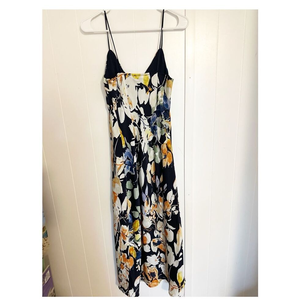 Showpo jarrah v-neck midi slip dress navy floral size 10 - Picture 4 of 5